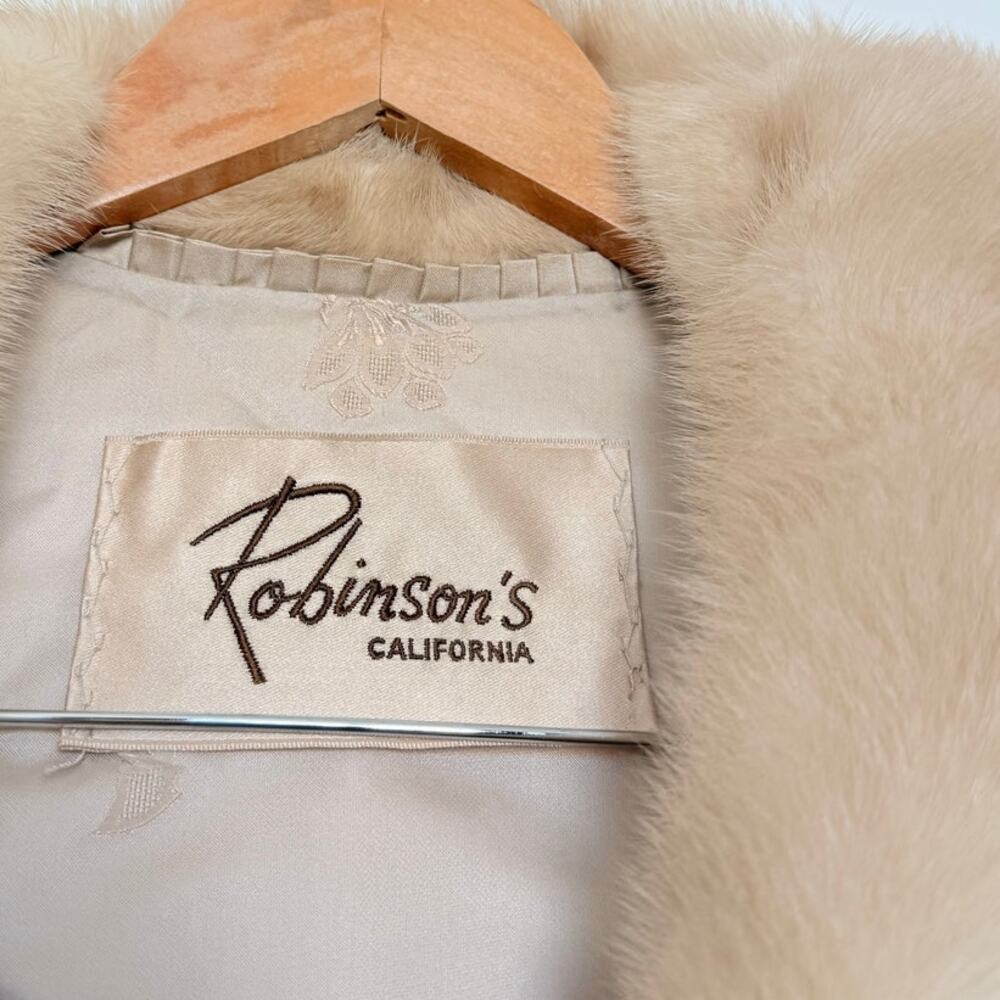 Vintage Robinsons's Luxurious 1960's Emba Pastel Mink Wrap Silk Lining Pockets - Picture 3 of 5